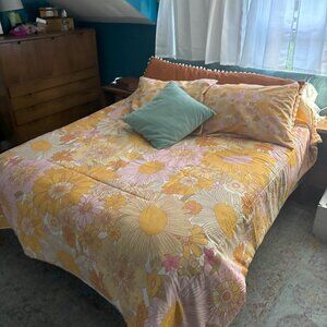 Queen Size comforter set-Artist series by Target